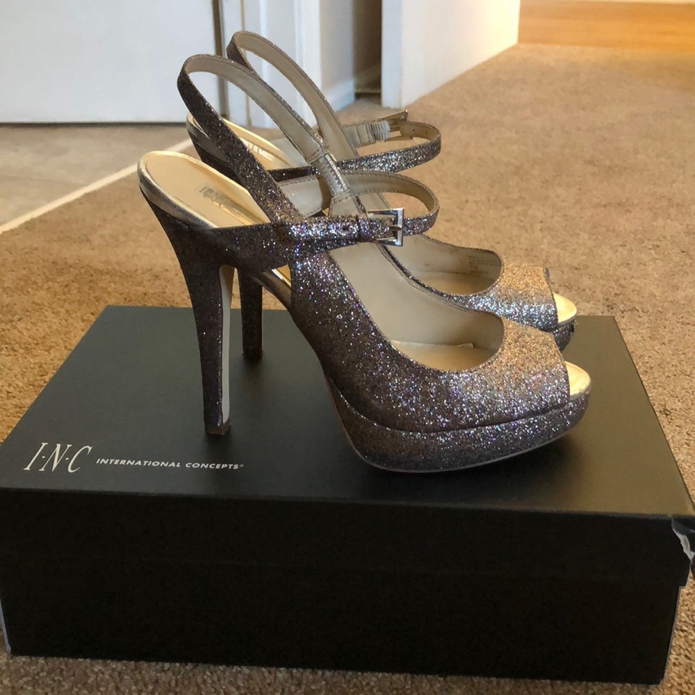 Shoes - Picture 4 of 5
